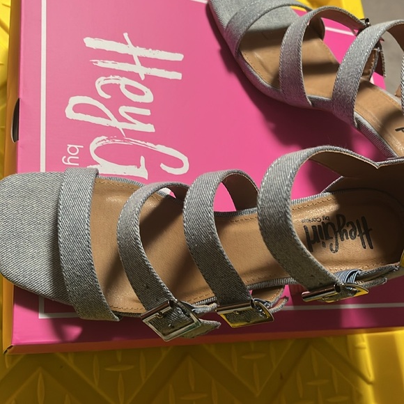 Denim buckle up, high healed sandals - Picture 5 of 6